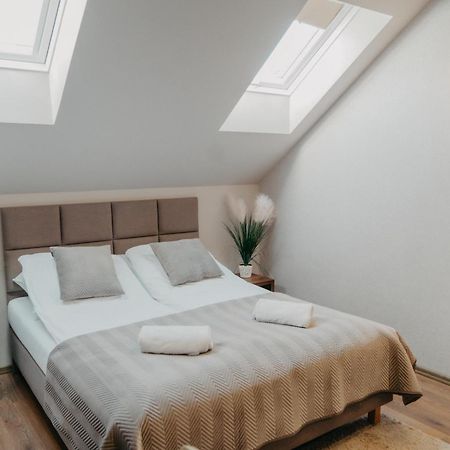 De Facto Bed and Breakfast Zambrow Eksteriør billede