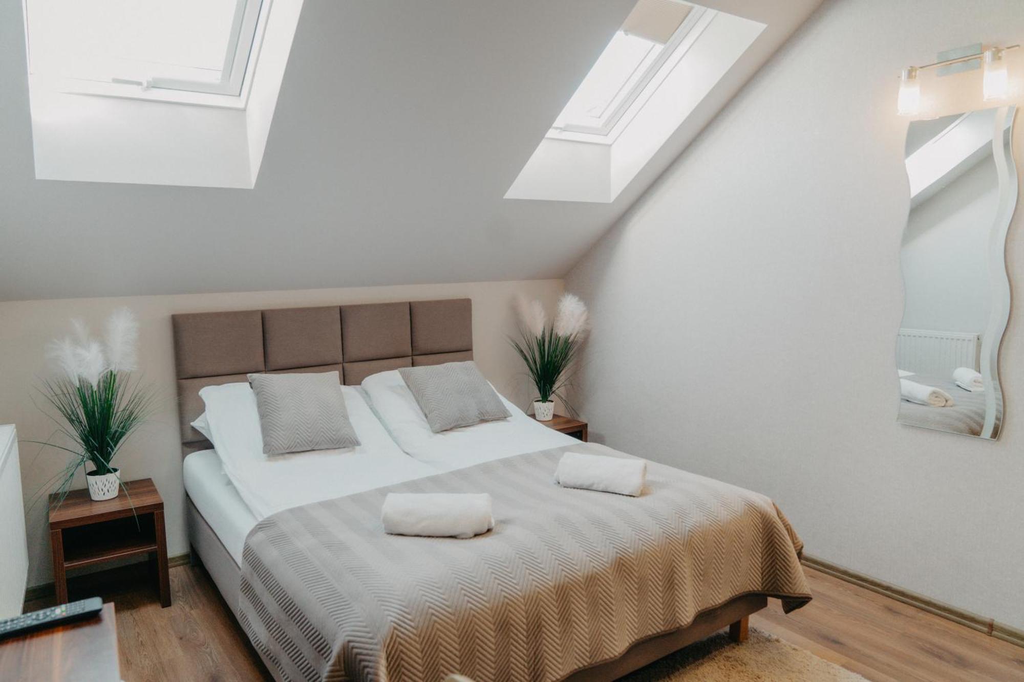 De Facto Bed and Breakfast Zambrow Eksteriør billede